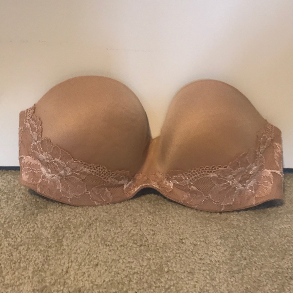 Victoria’s Secret Nude Strapless Bra w lace 32D